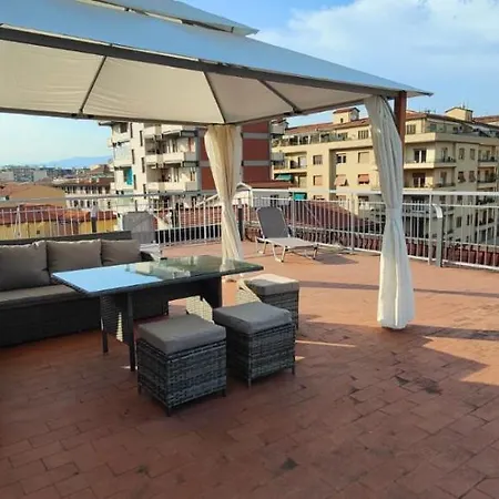 Alice House With Amazing Terrace شقة